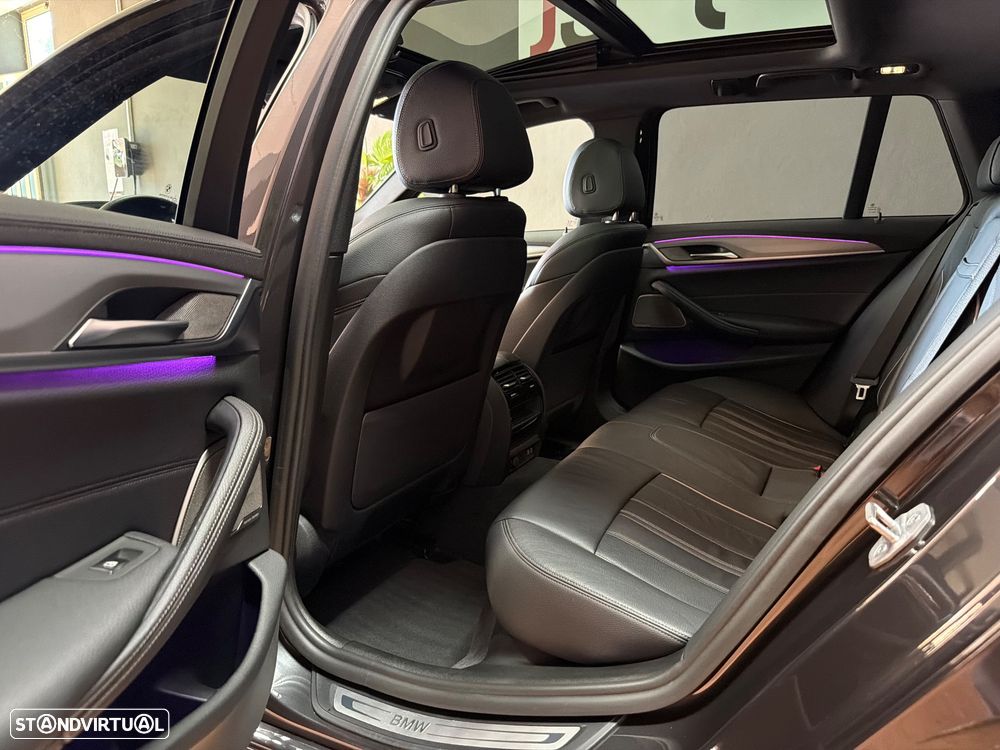 BMW 530 e Pack Desportivo M - 17