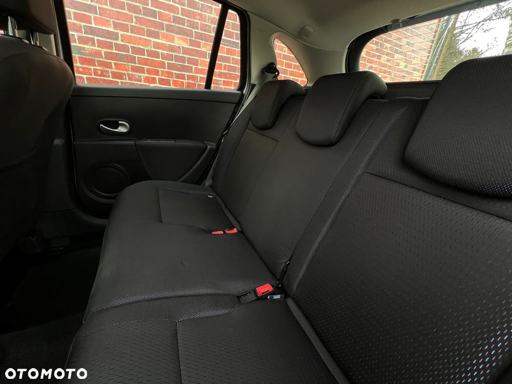 Renault Clio - 17