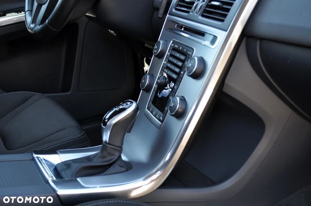 Volvo XC 60 D3 Drive-E Momentum - 17