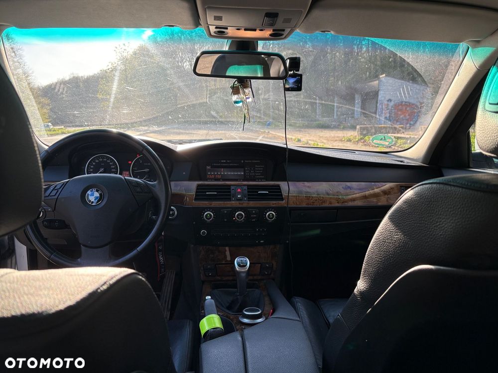 BMW Seria 5 525d - 13