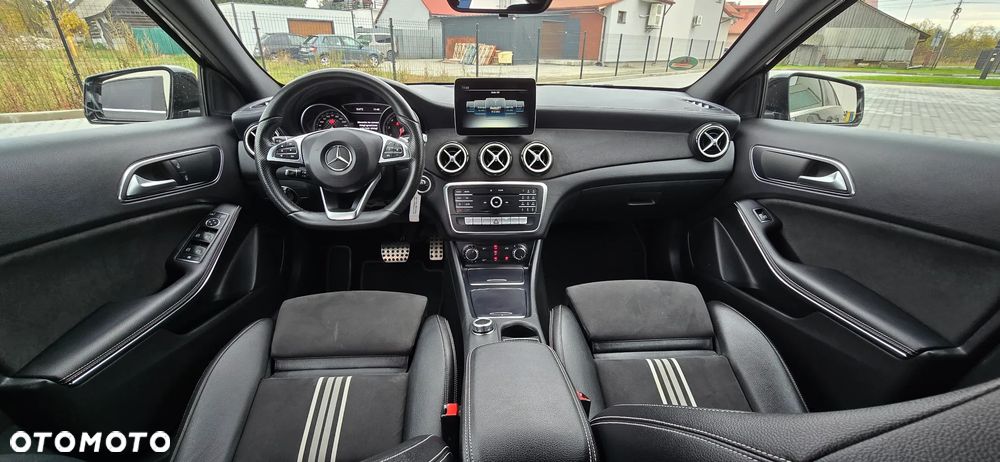 Mercedes-Benz Klasa A 180 7G-DCT AMG Line - 24