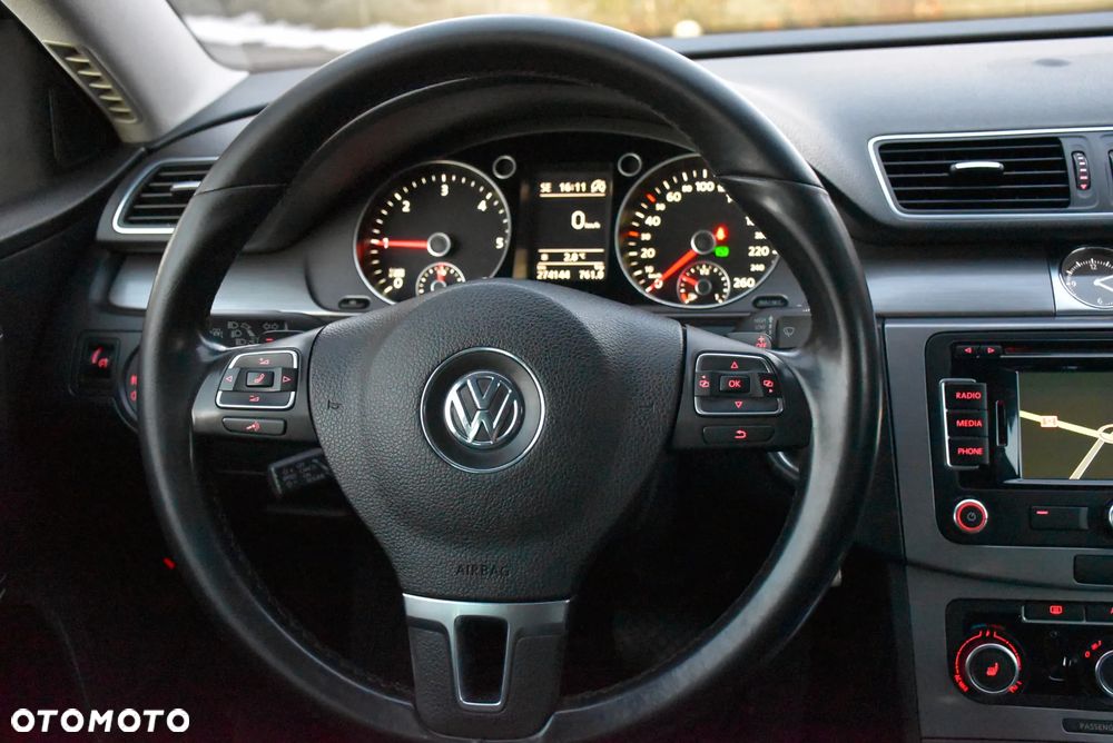 Volkswagen Passat 2.0 TDI DSG Comfortline - 26