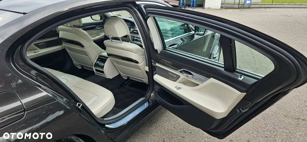 BMW Seria 7 750Li xDrive Edition Exclusive - 12