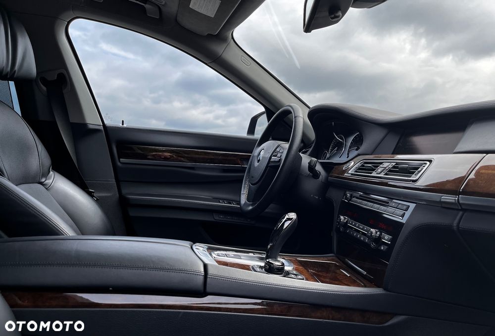 BMW Seria 7 760Li - 6