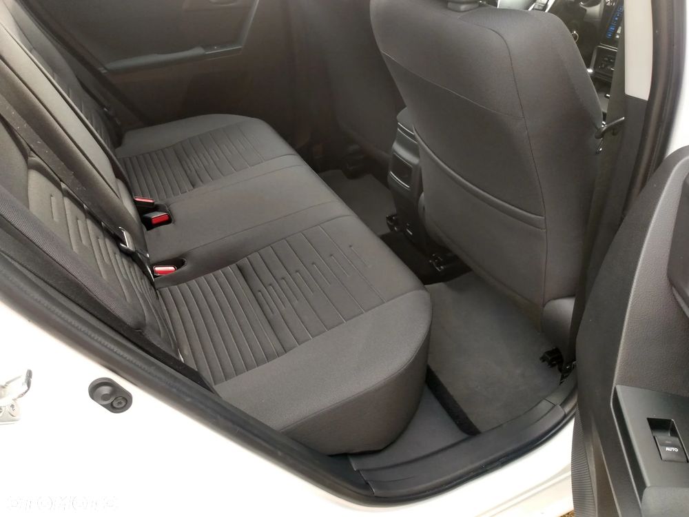 Toyota Auris 1.6 Premium - 12