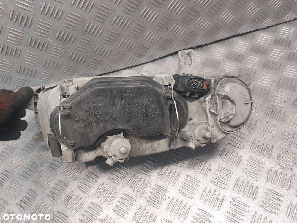 LAMPA LEWY PRZÓD ALFA ROMEO 147 I 0301186201 - 3