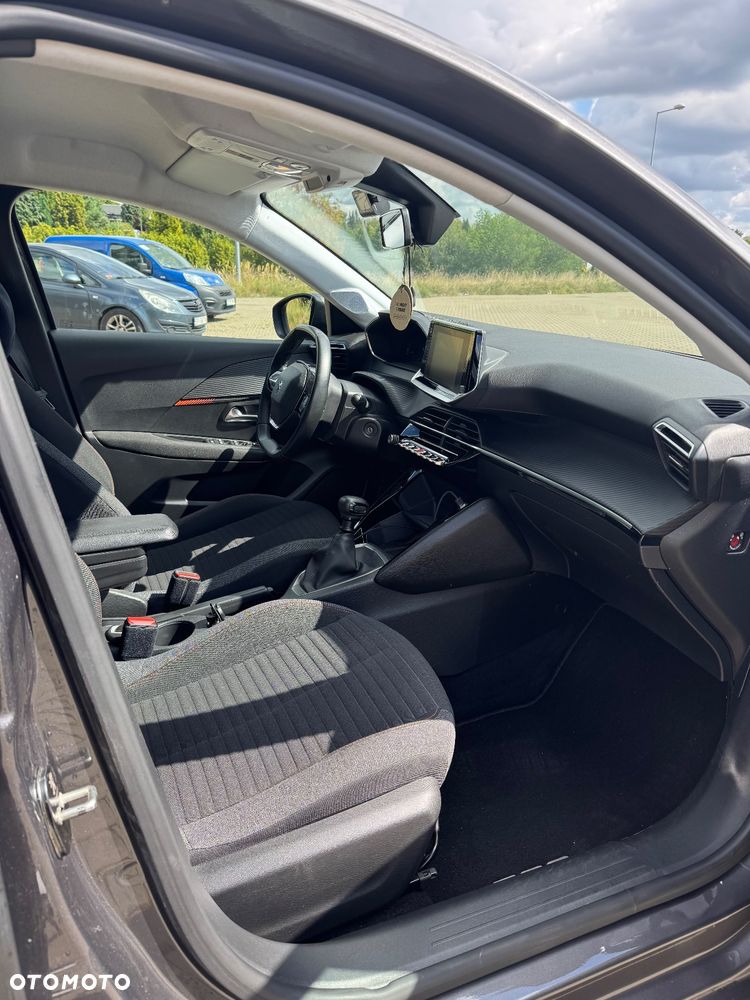 Peugeot 208 - 11