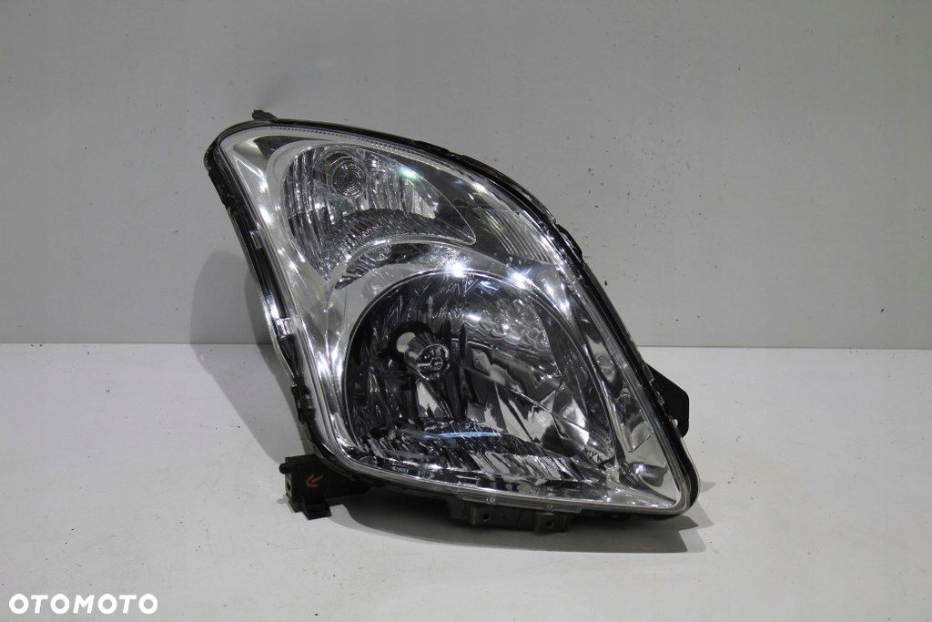 Suzuki Swift MK6 Lift Lampa Przód Przednia Prawa Europa 05r Ładna - 1
