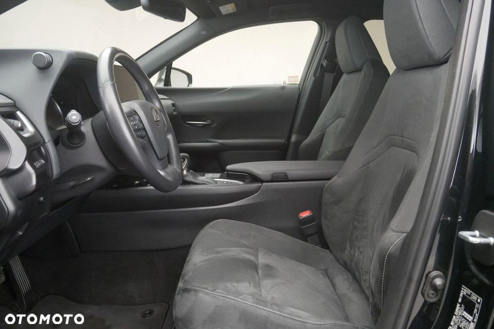 Lexus UX - 12