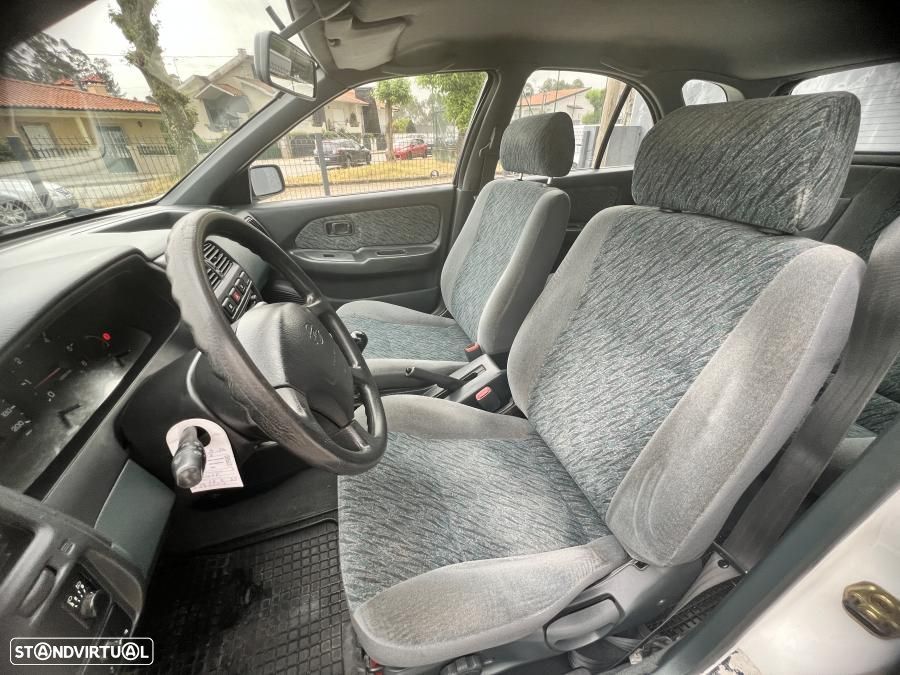 Nissan Almera - 10