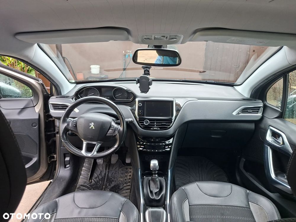 Peugeot 2008 1.6 e-HDi Allure S&S - 9