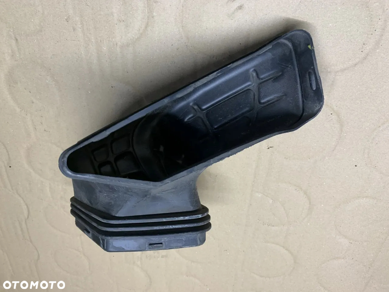 Rura przewód dolot powietrza Audi A4 B8 8R0129739A - 2