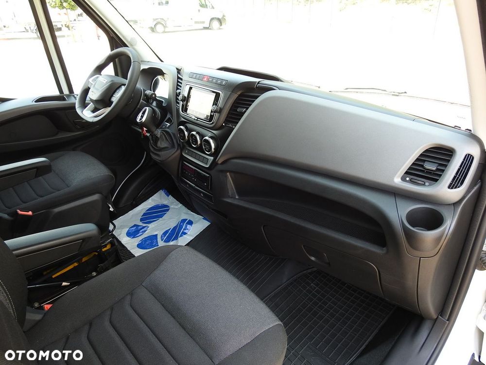 Iveco DAILY 35S18 NOWY PLANDEKA 8 PALET TEMPOMAT NAWIGACJA LEDY AUTOMAT HI-MATIC 180KM - 40