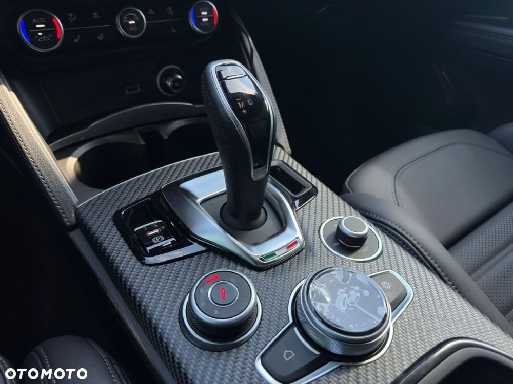 Alfa Romeo Stelvio - 17