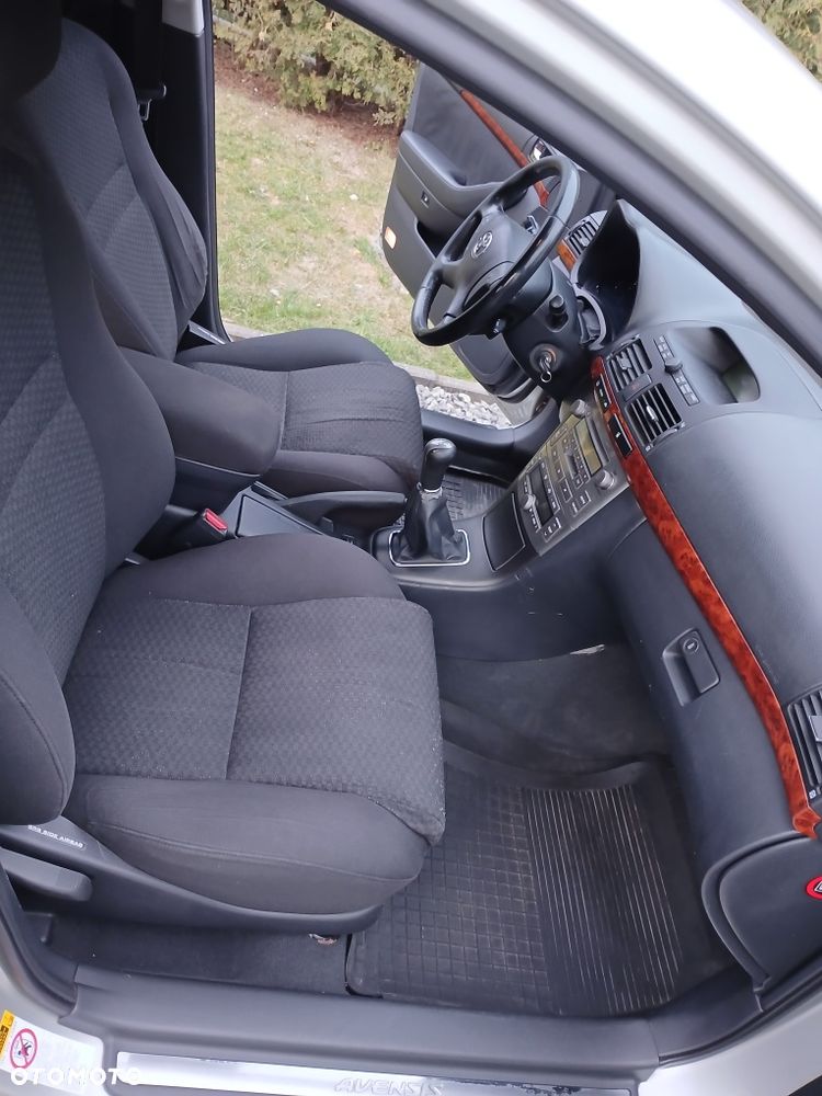 Toyota Avensis - 8