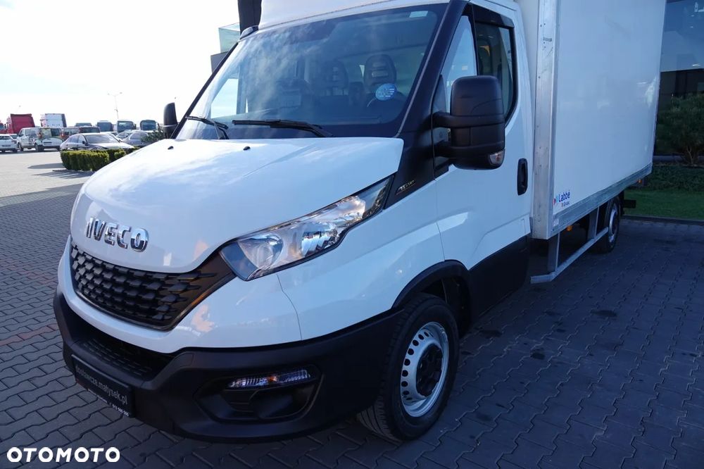 Iveco DAILY 35-160 / 3.0 D / KONTENER 4,3 M / WINDA 750 kg  / BLIŹNIAK   DMC: 3500 KG /  2021 / SPROWADZONY - 10