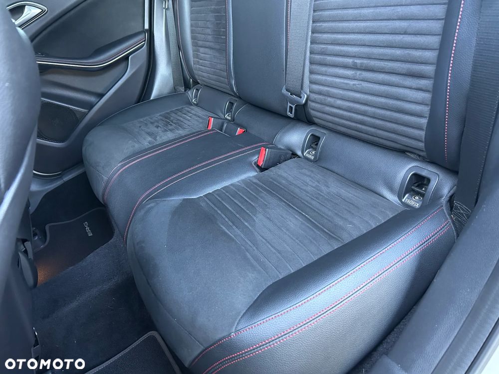 Mercedes-Benz GLA - 17