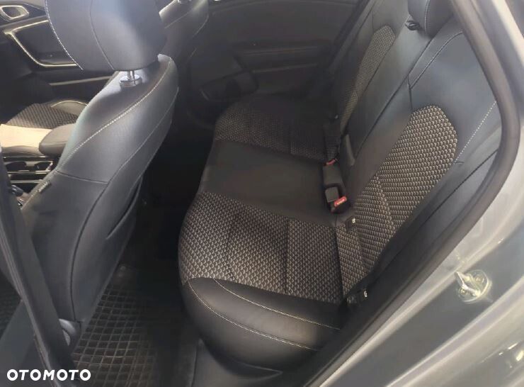 Kia Ceed - 8