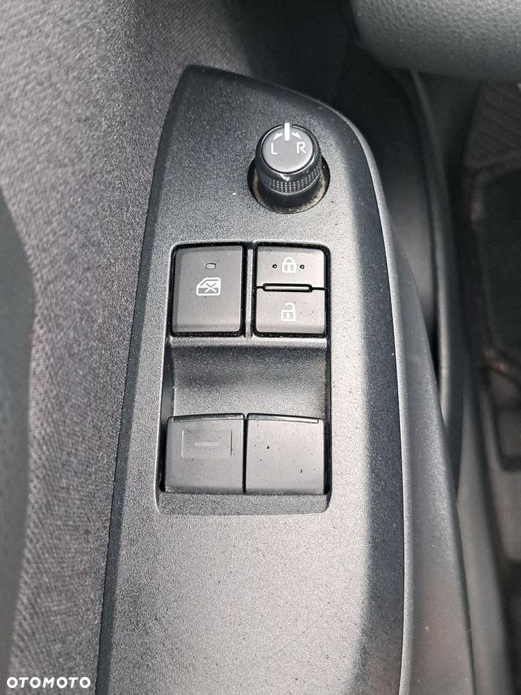 Toyota Yaris - 17