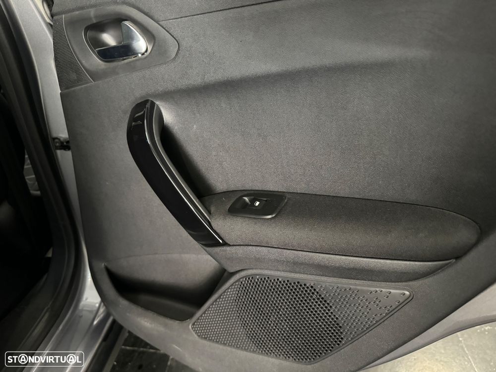 Peugeot 2008 1.5 BlueHDi Signature - 12