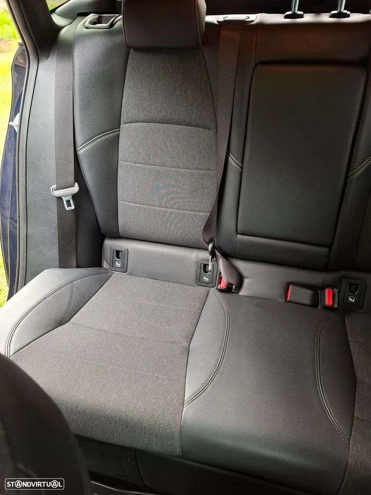 Toyota Corolla Touring Sports 1.8 Hybrid Comfort+P.Sport - 25