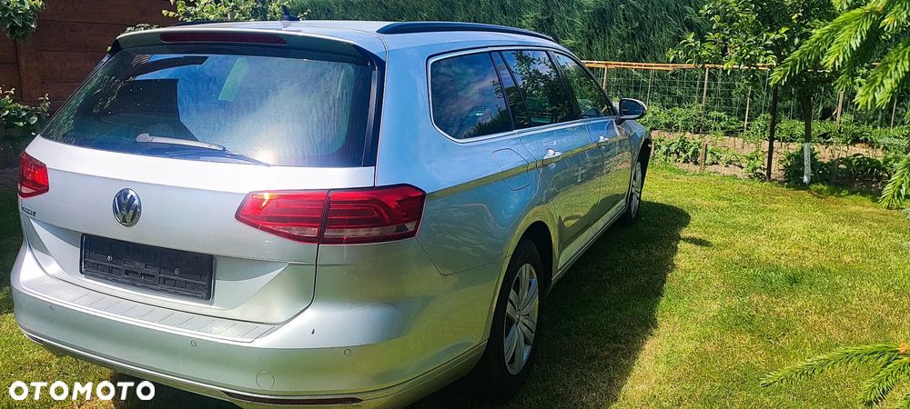 Volkswagen Passat 2.0 TDI SCR DSG Business - 4
