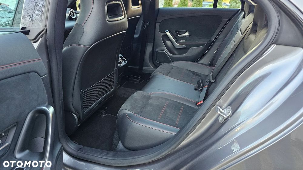 Mercedes-Benz CLA 250 4Matic 7G-DCT Progressive - 12