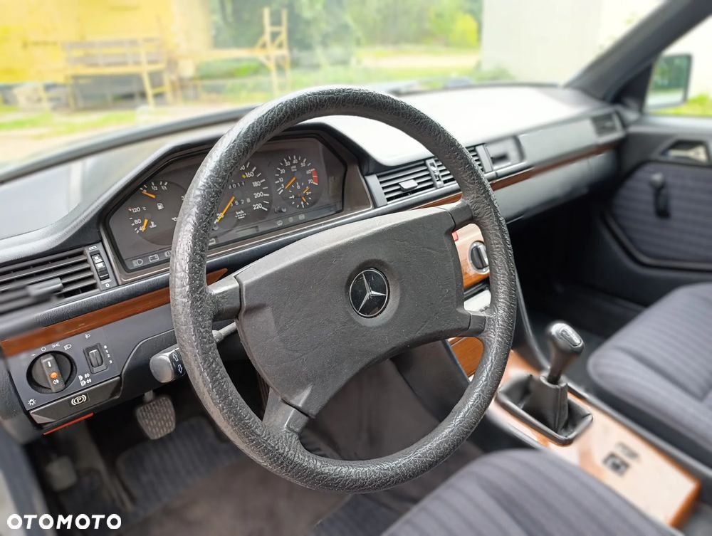 Mercedes-Benz Klasa E - 18