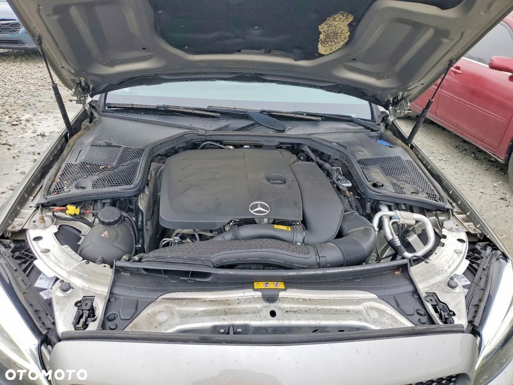 Mercedes-Benz Klasa C 300 4Matic 9G-TRONIC AMG Line - 11