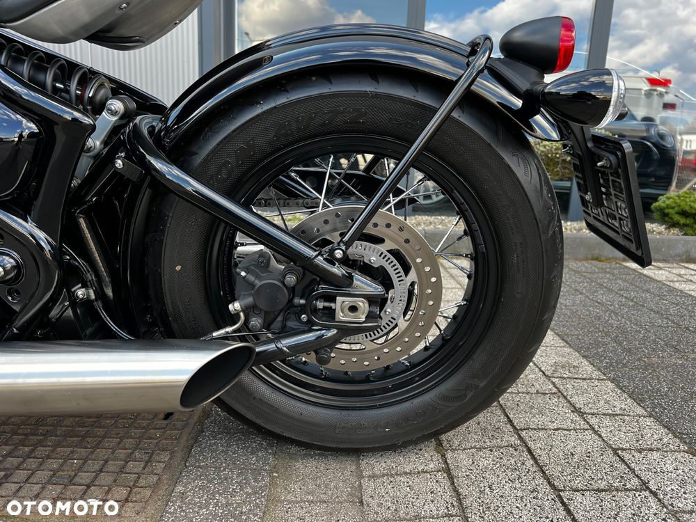 Triumph Bonneville Bobber - 8