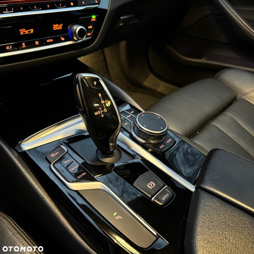 BMW Seria 5 530d Sport Line - 25