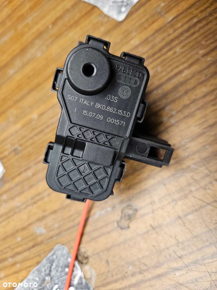 Siłownik 8K0862153D 4F0862165A Silniczek Elektryczny Cięgno Zamek Klapki Wlewu Paliwa Awaryjne Otwieranie Audi A4 B8 A5 A6 Q5 - 2