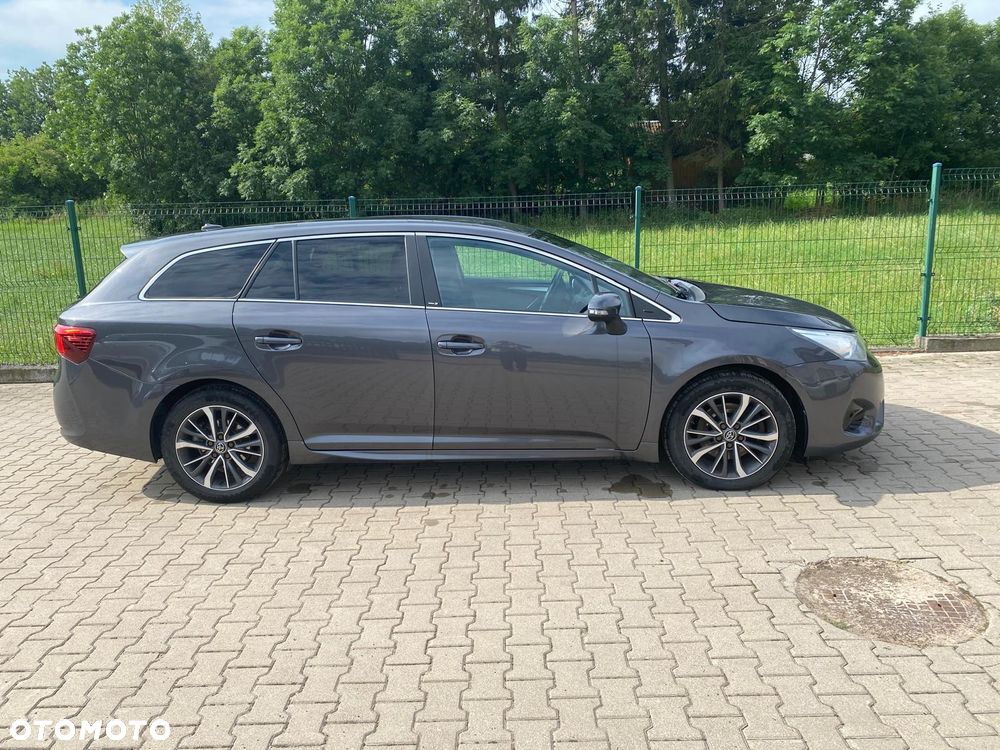 Toyota Avensis 2.0 D-4D Prestige - 2