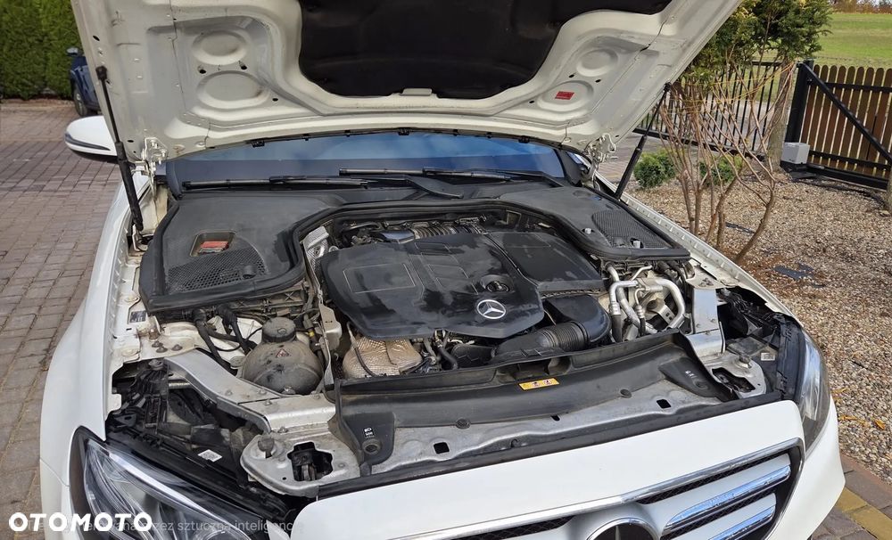 Mercedes-Benz Klasa E 220 d 4Matic T 9G-TRONIC AMG Line - 16