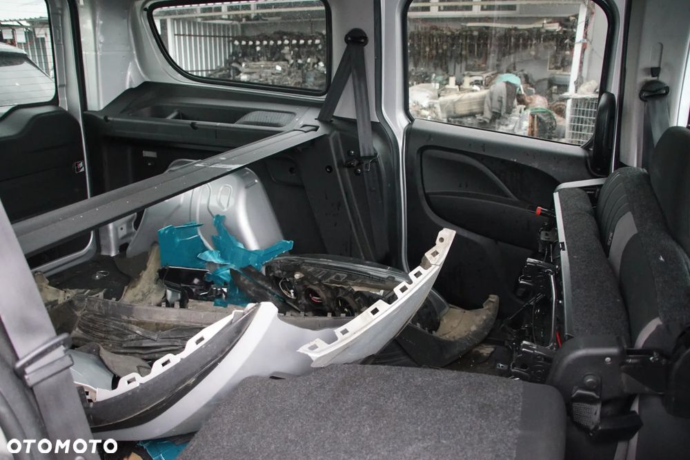 Auto na części - Fiat Doblo II Maxi Lift 1.6 MultiJet 120 KM 940C1000 C635 612A 2019R Silnik Skrzynia Drzwi Błotnik Zderzak Lampa Lusterko Klamka Szyba Deska Kokpit Sterownik Moduł Czujnik Licznik Wyświetlacz Panel Kierownica - 14