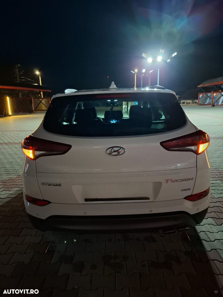 Hyundai Tucson 2.0 CRDI 4WD Automatik Premium - 28
