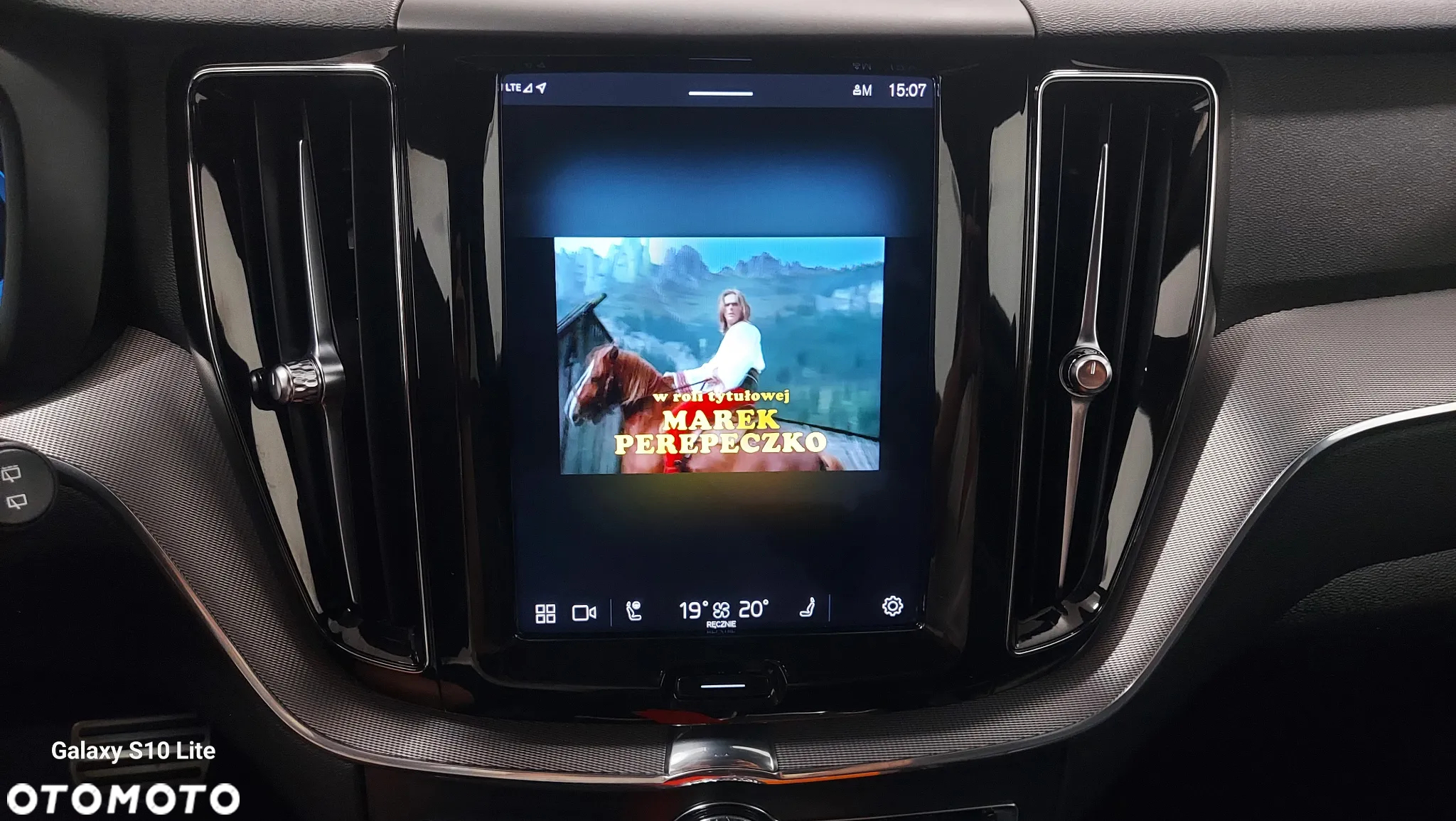 Volvo XC 60 B4 D Plus Dark - 28