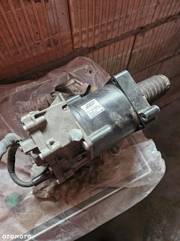 WYSPRZĘGLIK SIŁOWNIK SPRZĘGŁA MAN TGL TGM AUTOMAT K013727 X54 - 2