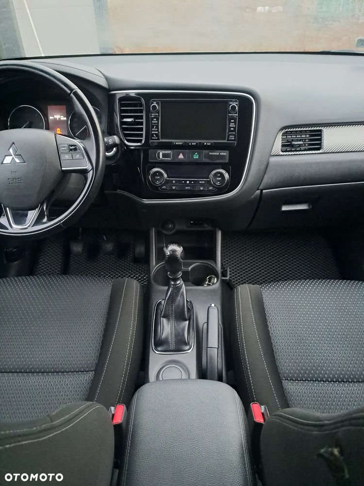 Mitsubishi Outlander - 16