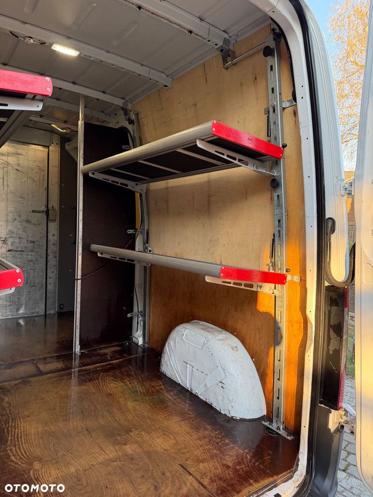 Mercedes-Benz Sprinter - 16