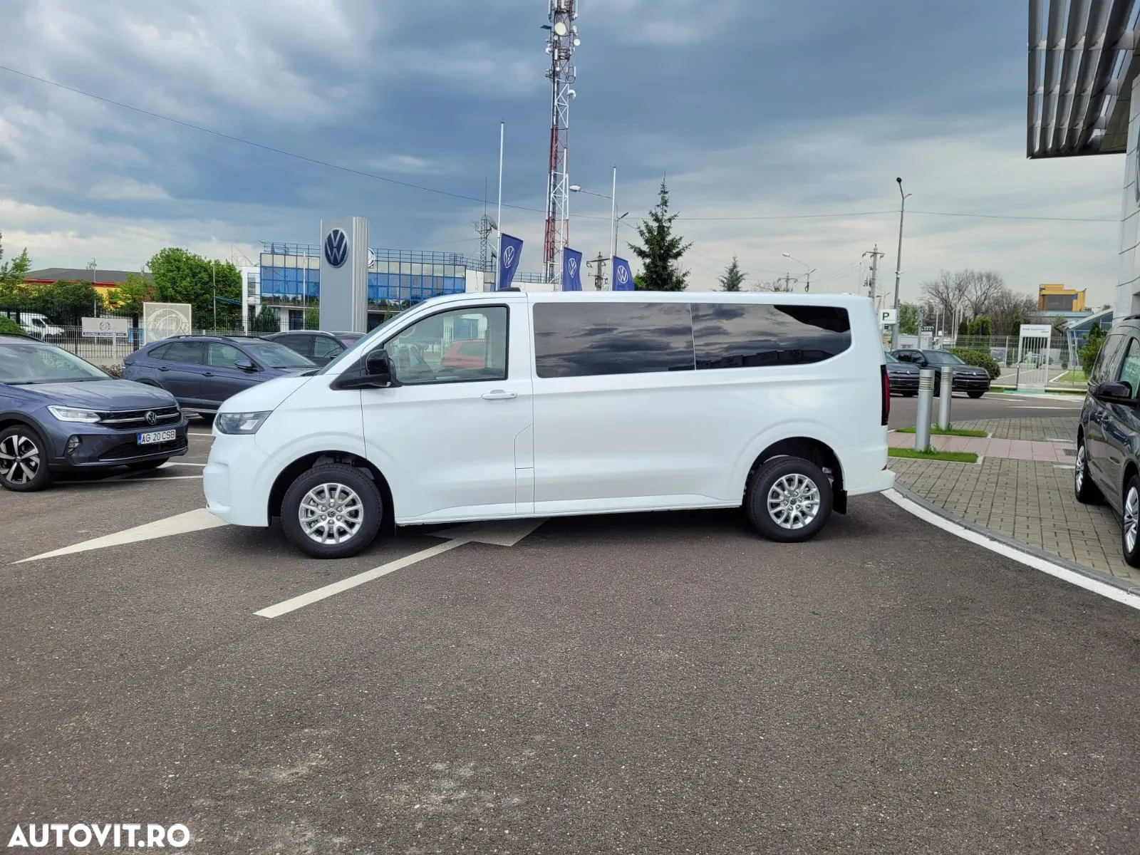Volkswagen Caravelle - 7
