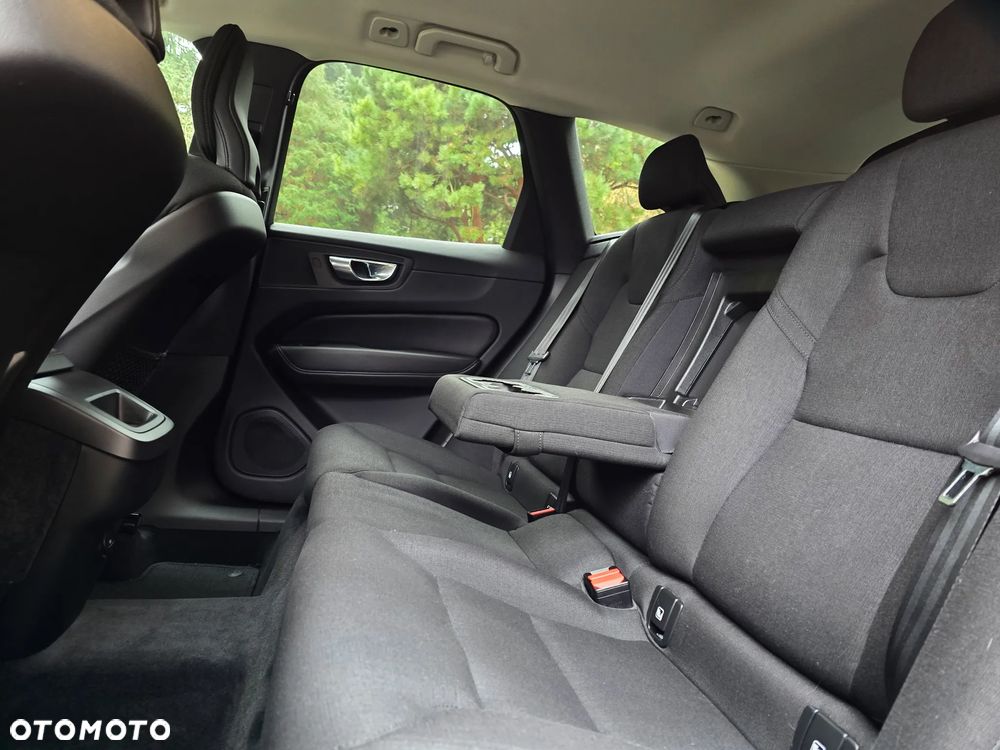 Volvo XC 60 B4 B Momentum Pro - 28