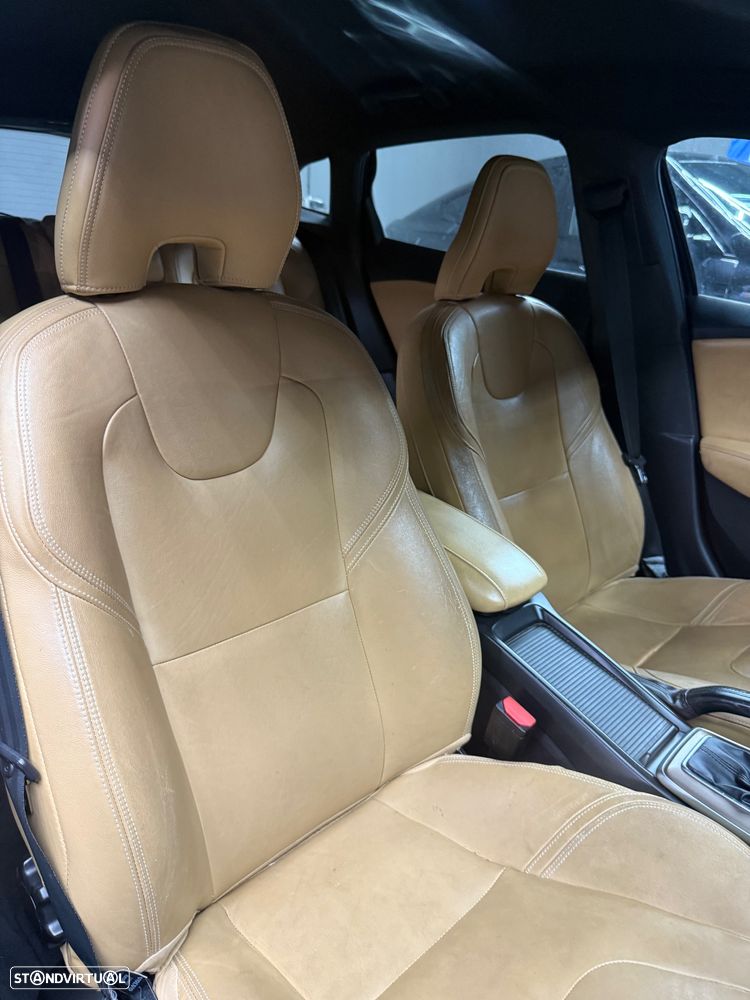 Volvo V40 D3 Geartronic Momentum - 19
