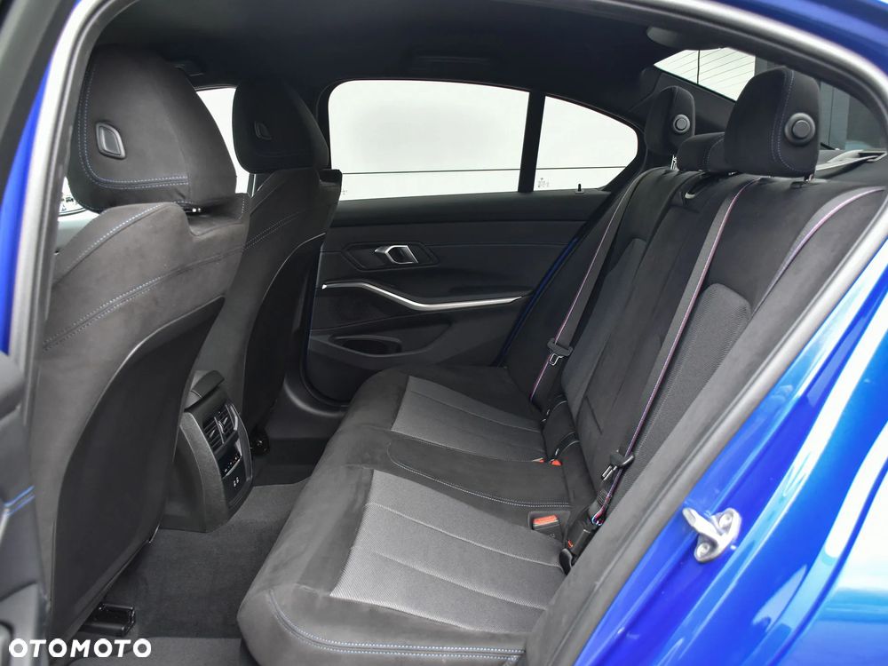 BMW Seria 3 320i xDrive - 15