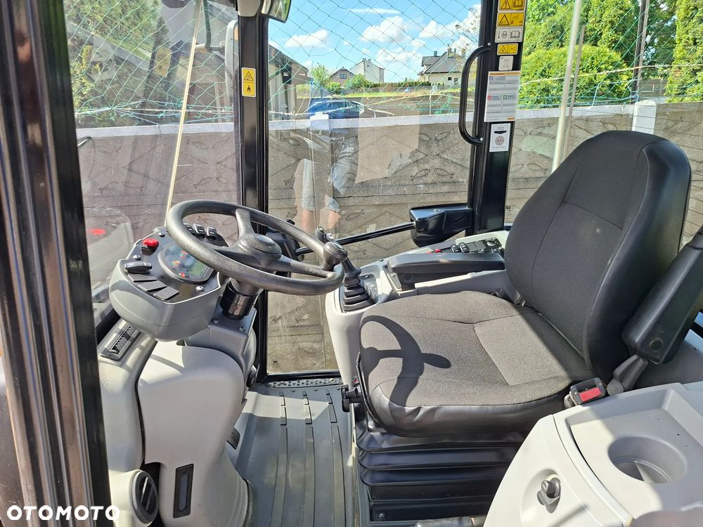 Caterpillar CAT 908 M - 21