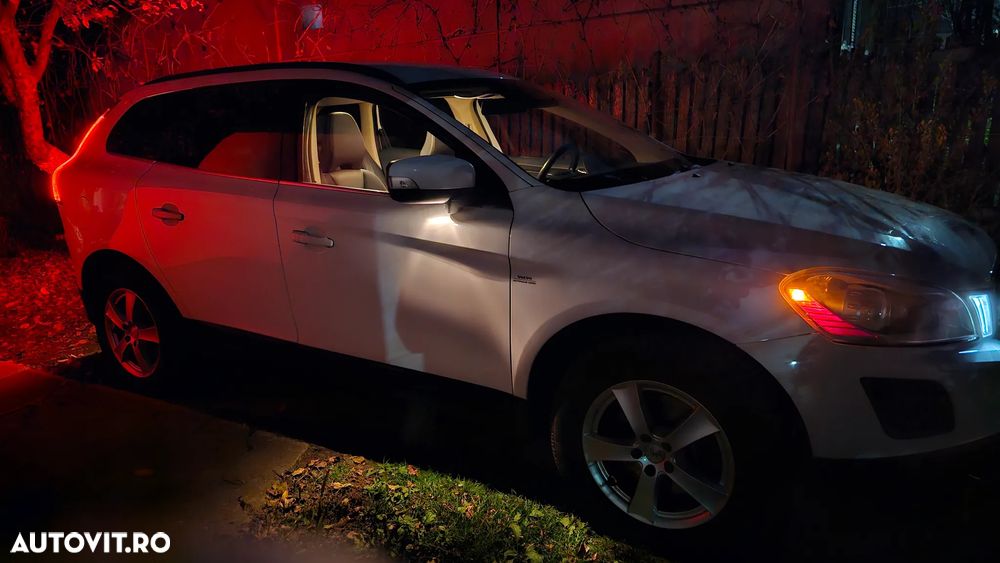 Volvo XC 60 D5 AWD Geartronic Momentum - 38