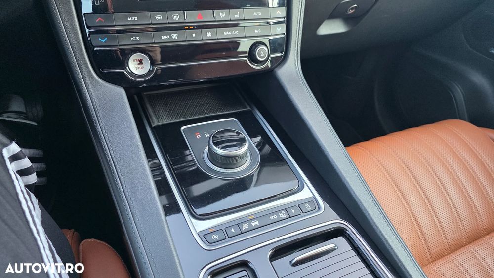 Jaguar F-Pace D300 AWD - 28