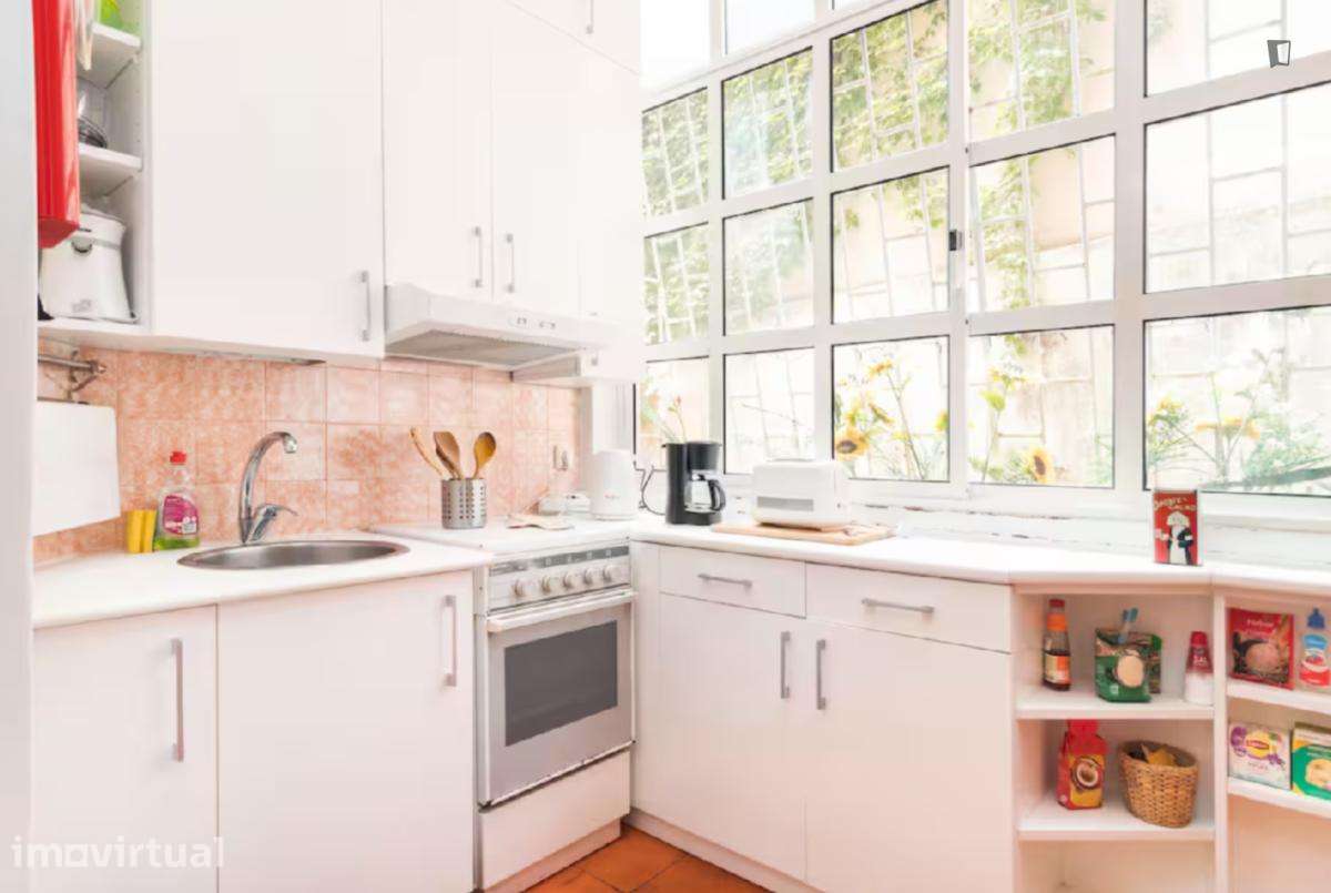 Apartamento com 1 quartos - localizado em Rato Lisbon - Grande imagem: 3/7
