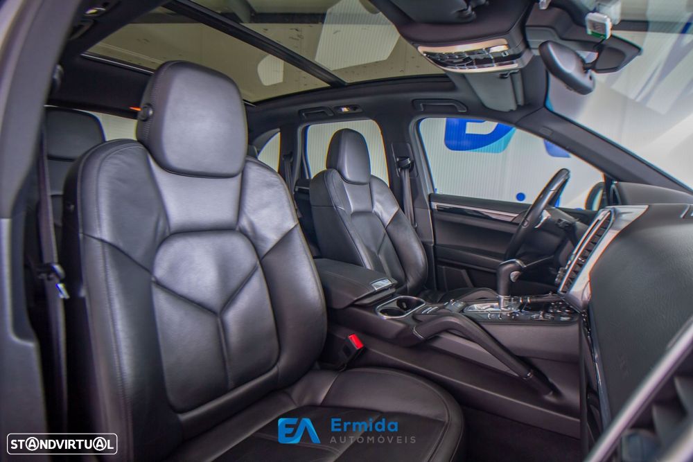 Porsche Cayenne - 23