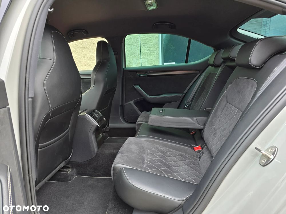 Skoda Superb 2.0 TDI SCR 4x4 Sportline DSG - 16